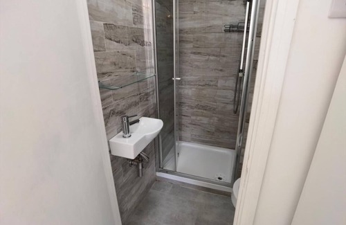 New Cross Apartment | En-suite Room with Park View