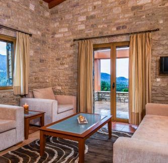 Kiparissia House | Enastron Villas