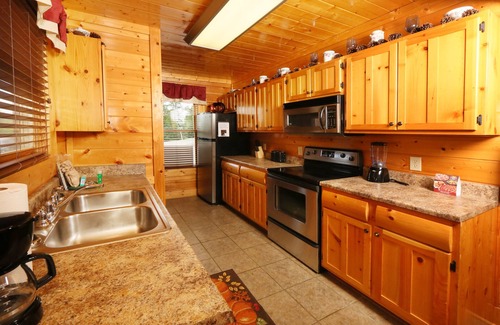 Gatlinburg - Pigeon Forge Cabin | Enchanted 2BR/2BA, Pets OK!