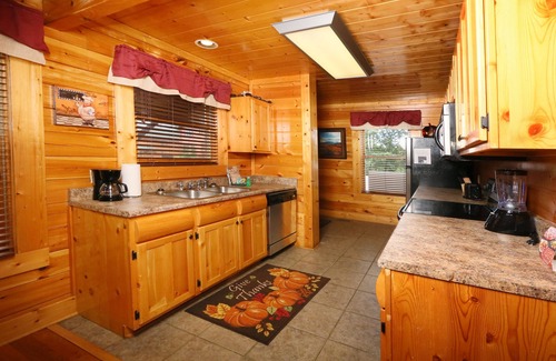 Gatlinburg - Pigeon Forge Cabin | Enchanted 2BR/2BA, Pets OK!