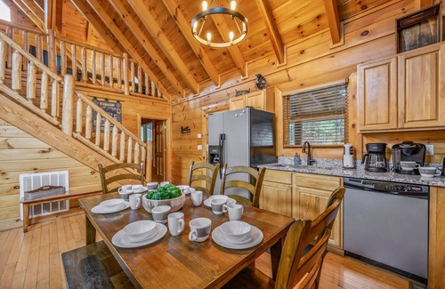 Sevierville Cabin | Enchanted Escape-Luxury Cabin,Gated,Pools,Mini-golf, Brand New Multi-Game Arcade