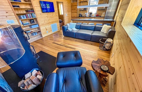 West Jefferson Cabin | Enchanted Escape Available Labor Day Weekend!