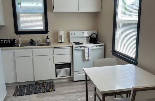 West Spokane Apartment | Enchanted Finch Arboretum 1BR Duplex/AC/Driveway Parking