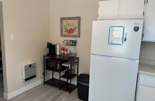 West Spokane Apartment | Enchanted Finch Arboretum 1BR Duplex/AC/Driveway Parking