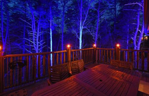 Sevierville House | Enchanted Forest Cabin And Teepee! Lights & Laser Show! Private Hot Tub! Unique Stay!