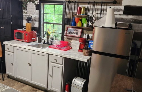 Andersonville Cabin | Enchanted Forest tiny house mountain views remote private Norris Lake 2.7 miles