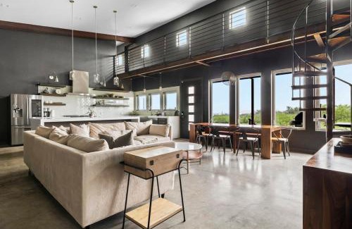Fredericksburg House | Enchanted Rock Ridge - Cowboy Pool,Hot Tub,Firepit