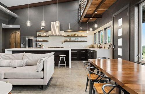 Fredericksburg House | Enchanted Rock Ridge - Cowboy Pool,Hot Tub,Firepit
