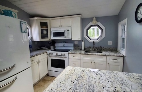 Old Lyme Cottage | Enchanted Waterfront Cottage