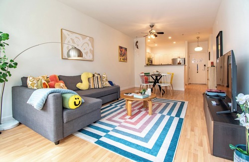 Belltown Condo | Enchanting 1 Bedroom Home in Heart of Seattle! + Pool & Parking