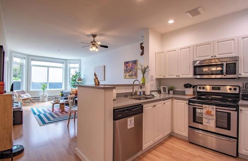 Belltown Condo | Enchanting 1 Bedroom Home in Heart of Seattle! + Pool & Parking