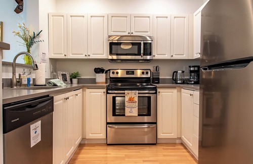Belltown Condo | Enchanting 1 Bedroom Home in Heart of Seattle! + Pool & Parking