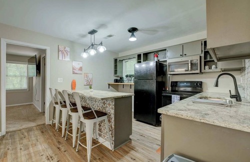 Newnan Villa | Enchanting 2-Bedroom By the Lake