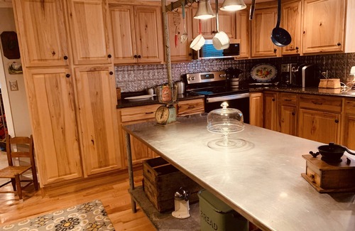 Bristol House | Enchanting 2 Bedroom Cottage with Porch over the South Holston River & Firepit!