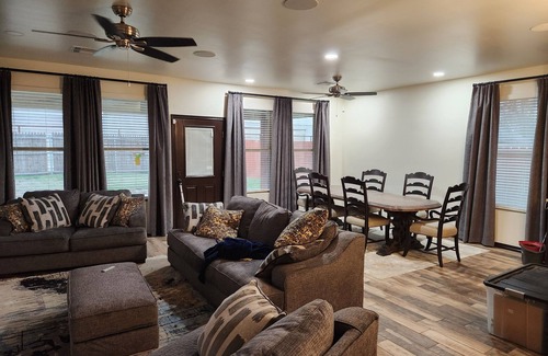 Central Oklahoma City House | Enchanting 3-bedroom house with AC in Oklahoma City
