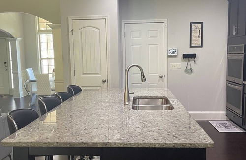 Cliftondale House | Enchanting 3-bedroom house with AC in vibrant Atlanta!
