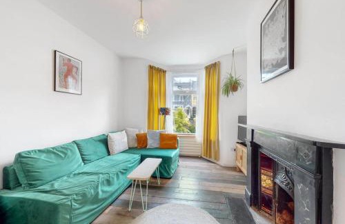 Lea Bridge House | Enchanting 3 bedroom house with garden in Leyton
