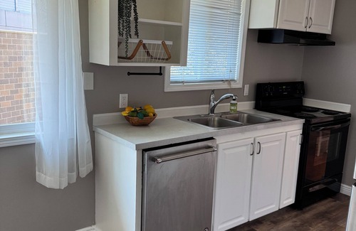 Shoreline House | Enchanting 3-bedroom split level house in Shoreline. Walking distance to transit