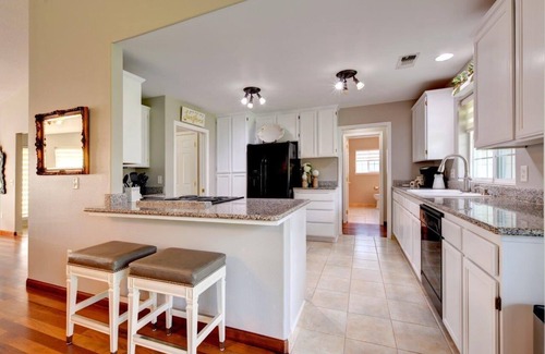 Medford House | Enchanting 3 BR, minutes from Winerys, Snow Sking, exhilarating Rafting Tours.
