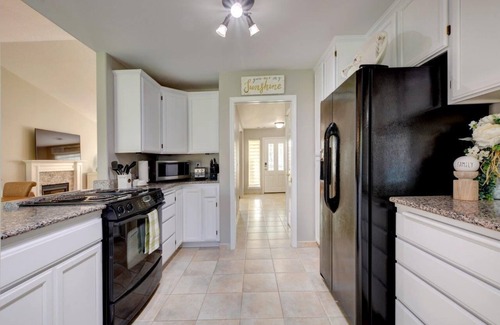 Medford House | Enchanting 3 BR, minutes from Winerys, Snow Sking, exhilarating Rafting Tours.