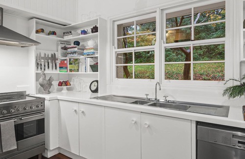 Bowral House | Enchanting 4-Bed Cottage With Picturesque Garden