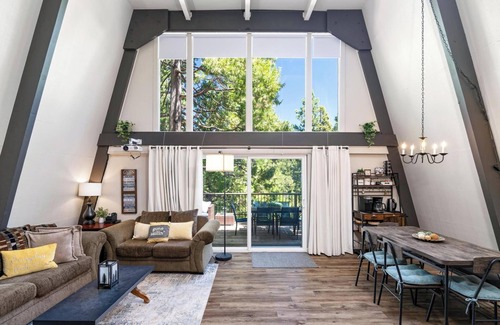 Long Barn Ski Chalet | Enchanting 5 Star Alpine Chalet, 5 Min from Pinecrest Lake! Book Winter Ski Now!