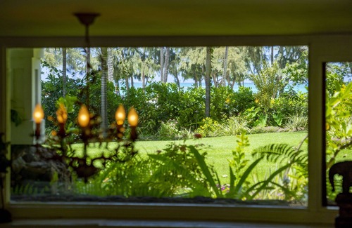 Kailua Apartment | Enchanting Beach Bungalow with Private Garden