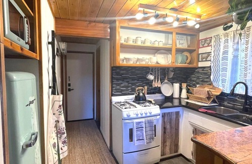 Wrightwood Cabin | Enchanting cabin in Wrightwood near Mountain High Ski resort