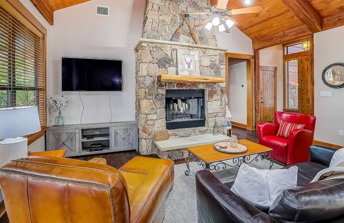 Jonestown House | Enchanting cabin-like home & casita with shared pool, hot tub & washer/dryer