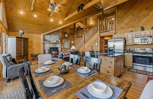 Gatlinburg - Pigeon Forge Cabin | Enchanting cabin retreat w/hot tub & amazing deck views +free attraction tickets