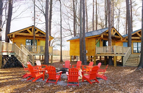 Franklinton Cabin | Enchanting Cabin Treehouse Retreat with Fire Pit - Perfect Getaway!