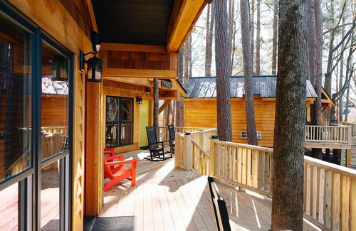 Franklinton Cabin | Enchanting Cabin Treehouse Retreat with Fire Pit - Perfect Getaway!