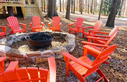 Franklinton Cabin | Enchanting Cabin Treehouse Retreat with Fire Pit - Perfect Getaway!