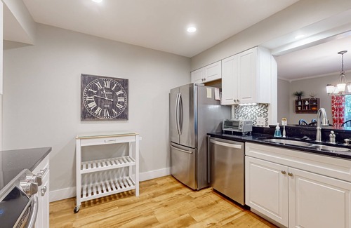 Sea Pines Condo | Enchanting condo just steps to golf & Harbour Town Marina