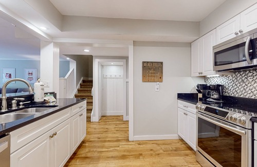 Sea Pines Condo | Enchanting condo just steps to golf & Harbour Town Marina