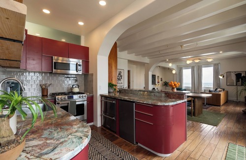 East Village Condo | Enchanting condo, ocean & skyline views in dtwn Long Beach.