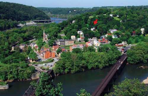 Harpers Ferry House | Enchanting Cottage, walk to Downtown Harpers Ferry