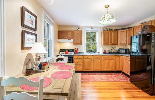 Harpers Ferry House | Enchanting Cottage, walk to Downtown Harpers Ferry