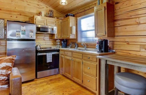 Mount Ida Cabin | Enchanting Crystal Cabin near Lake Ouachita