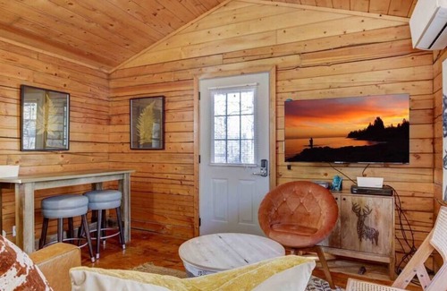 Mount Ida Cabin | Enchanting Crystal Cabin near Lake Ouachita
