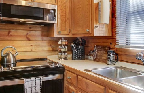 Mount Ida Cabin | Enchanting Crystal Cabin near Lake Ouachita