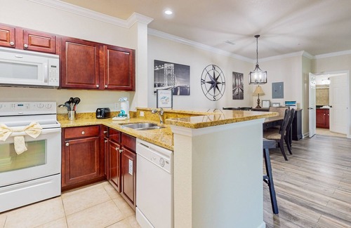 Four Corners Condo | Enchanting dog-friendly getaway with pool, hot tub, balcony, gym, W/D, & AC