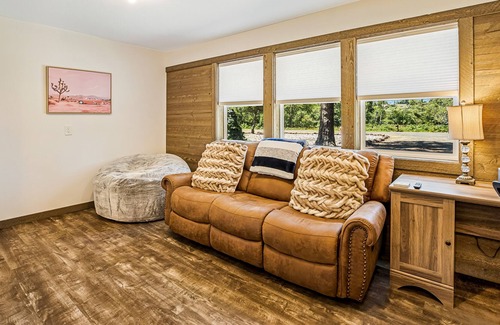 Warrenton House | Enchanting dog-friendly with hot tub, lake nearby, fast WiFi, & washer/dryer