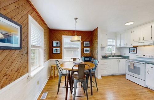 Avon House | Enchanting dog-friendly duplex with balcony, central AC, & kitchenette