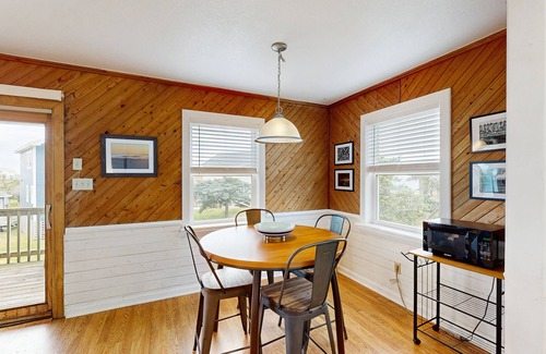 Avon House | Enchanting dog-friendly duplex with balcony, central AC, & kitchenette