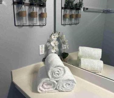 Kissimmee Apartment | Enchanting Escape 3-Bedroom Family Condo, Pool & More - Just 12 Mins to Disney! Cortile