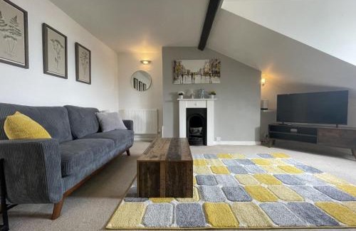 Cotham Apartment | Enchanting Escape with Peaceful Views