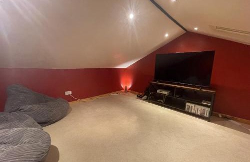 Cotham Apartment | Enchanting Escape with Peaceful Views
