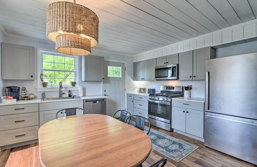 Morgantown House | Enchanting Family House w/Balcony < 3 Mi to WVU!