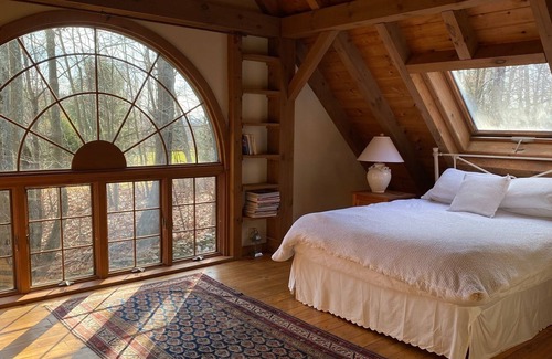 Stephentown House | Enchanting forest hide-away